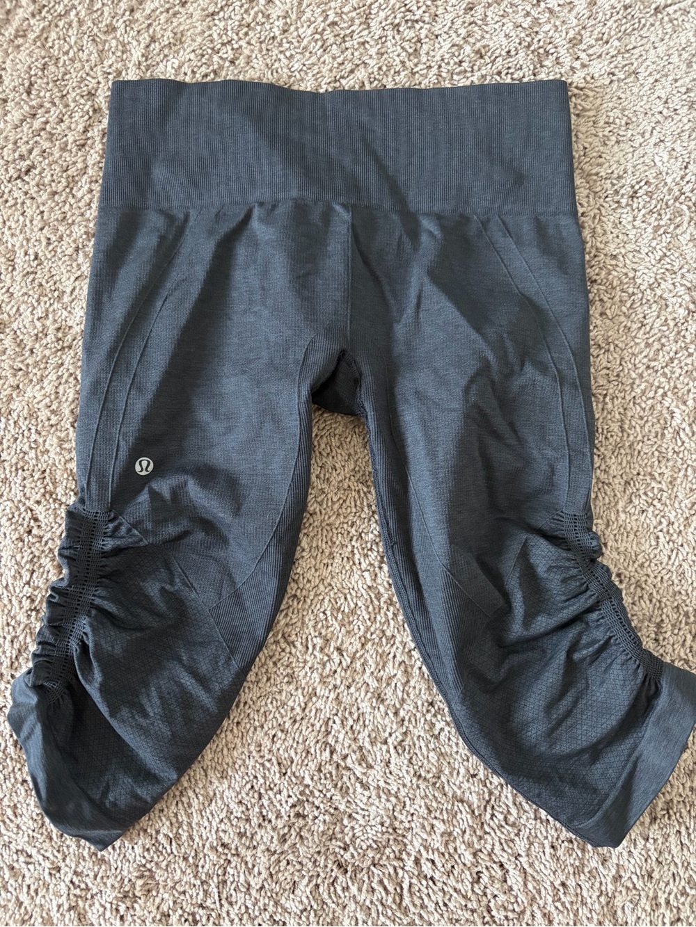 lululemon athletica women’s Black Cropped Ruched Leggings